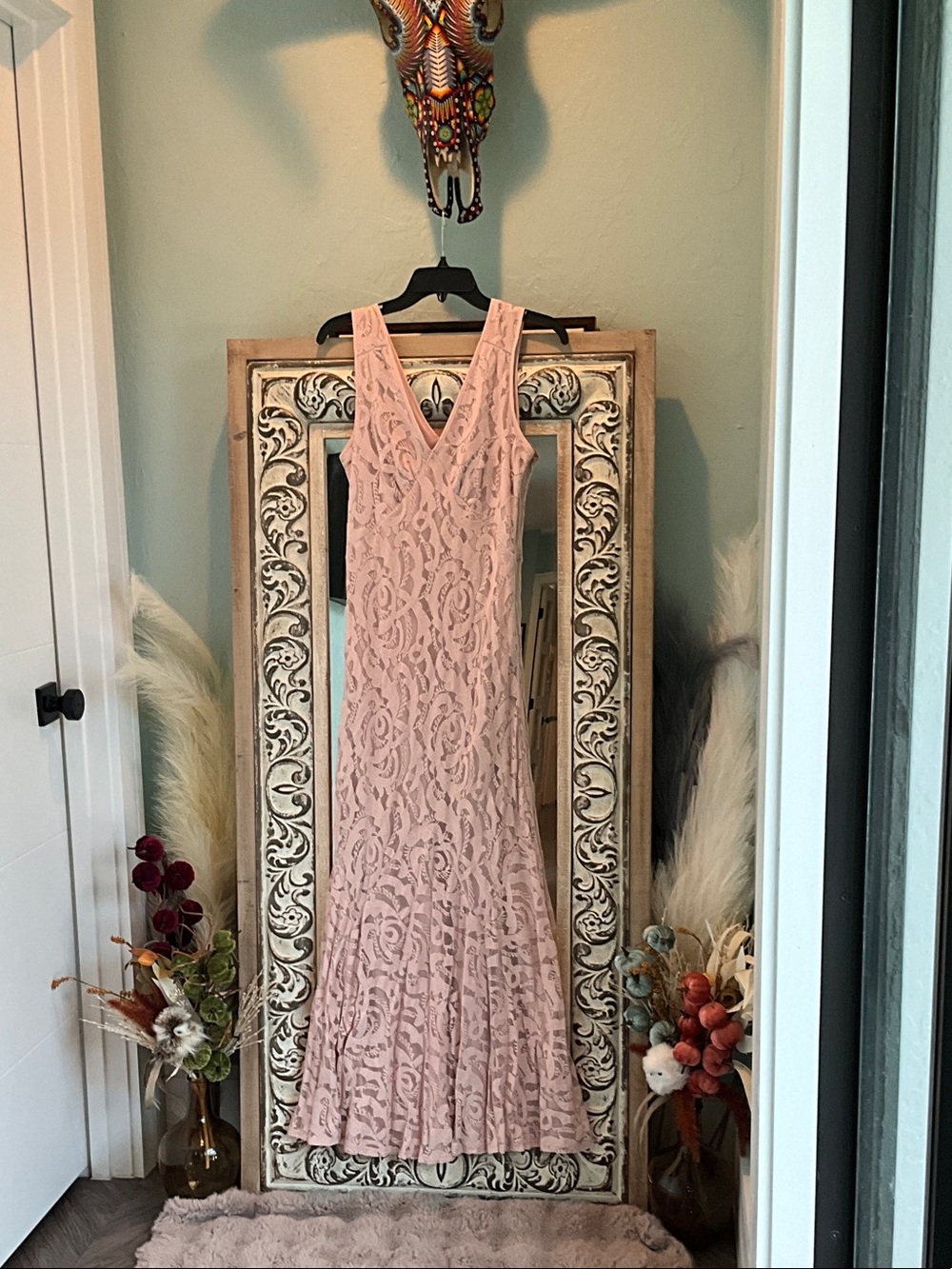 Sleeveless V-Neck Lace Maxi Dress in Blush Pink